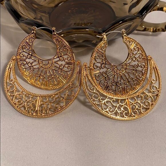 Large gold colored earrings  - Picture 2 of 2